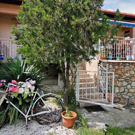 Countryside Cottage With Garden & Lake View Peraia  Екстер'єр фото