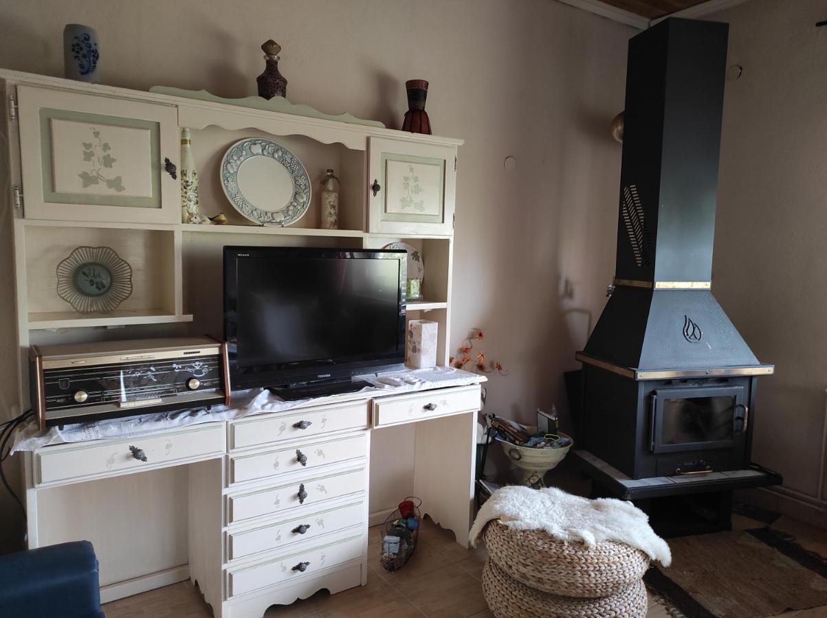 Countryside Cottage With Garden & Lake View Peraia  Екстер'єр фото